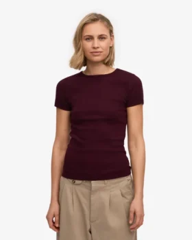 Bio-T-Shirt mit Rippstrick – Oxblood-Rot