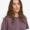 Boxy Crop-T-Shirt aus Bio-Baumwolle – Faded Grape
