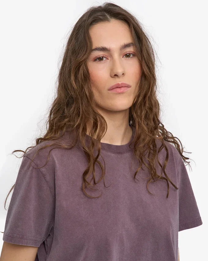 Boxy Crop-T-Shirt aus Bio-Baumwolle – Faded Grape
