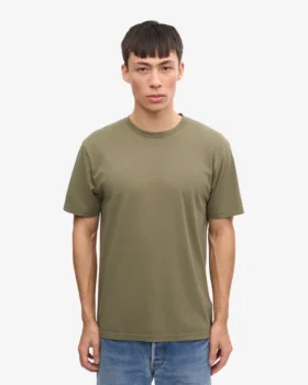 Classic Organic Tee – Staubiges Oliv
