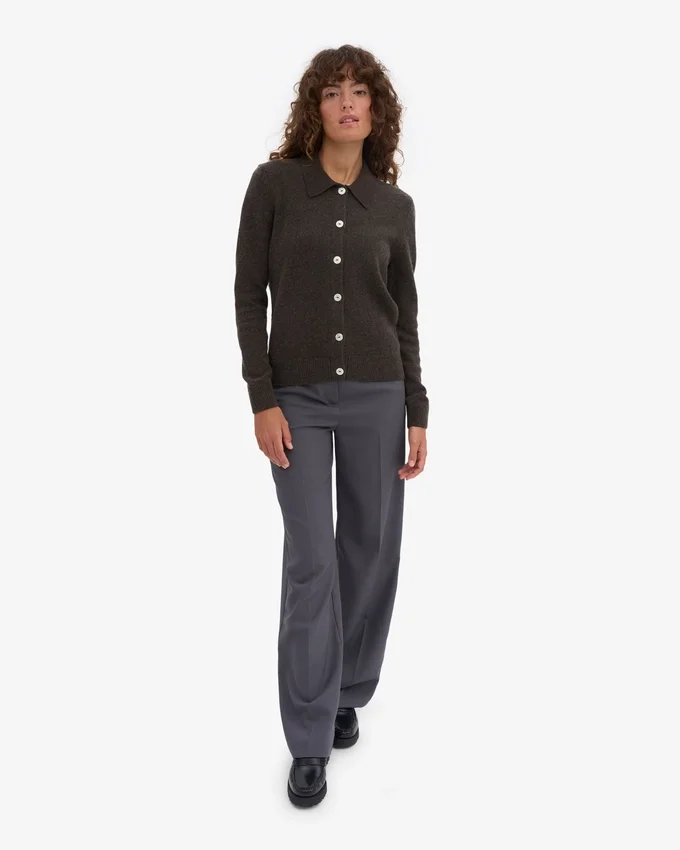 Damen-Strickjacke aus Merinowolle mit Kragen – Kaffeebraun