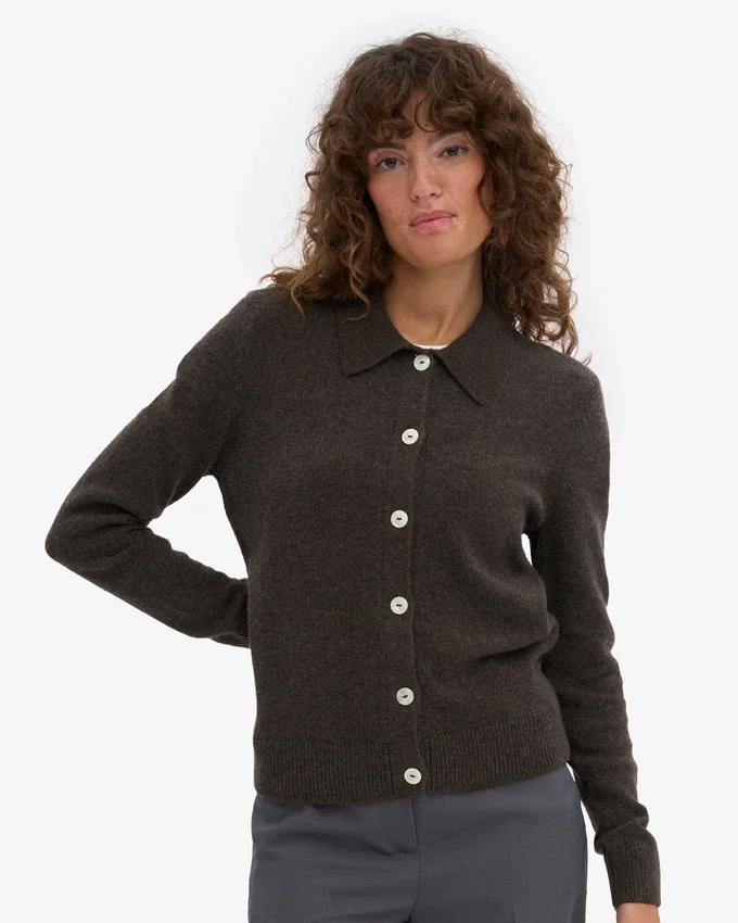 Damen-Strickjacke aus Merinowolle mit Kragen – Kaffeebraun