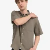 Leinen-Hemd mit kurzen Ärmeln – Dusty Olive