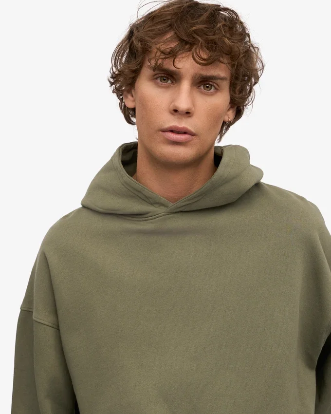 Oversize-Kapuzenpullover aus Bio-Baumwolle – staubiges Oliv