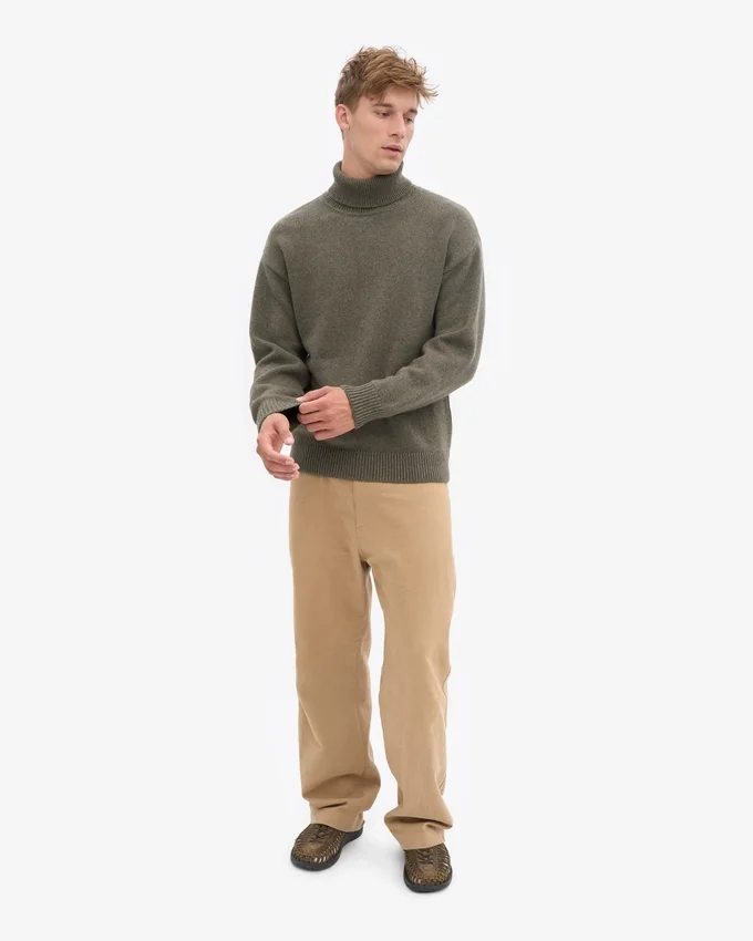 Rollkragenpullover aus Merinowolle – Staubiges Oliv