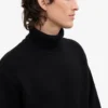Rollkragenpullover aus Merinowolle – Tiefschwarz