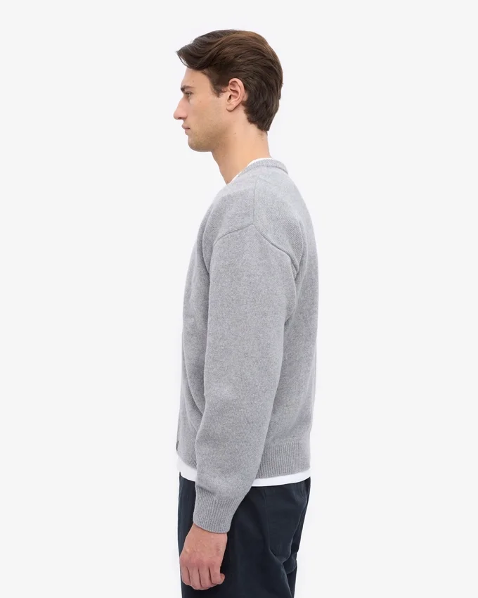 Strickjacke aus Merinowolle mit V-Ausschnitt – meliertes Grau