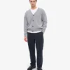 Strickjacke aus Merinowolle mit V-Ausschnitt – meliertes Grau