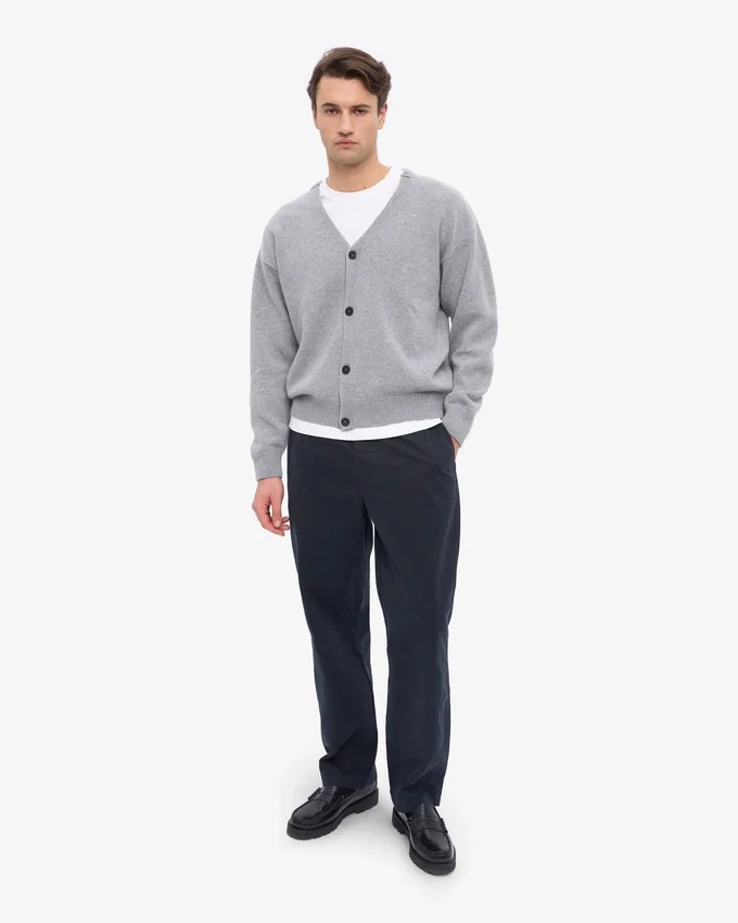 Strickjacke aus Merinowolle mit V-Ausschnitt – meliertes Grau