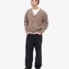 Strickjacke mit V-Ausschnitt aus Merinowolle – Warm Taupe
