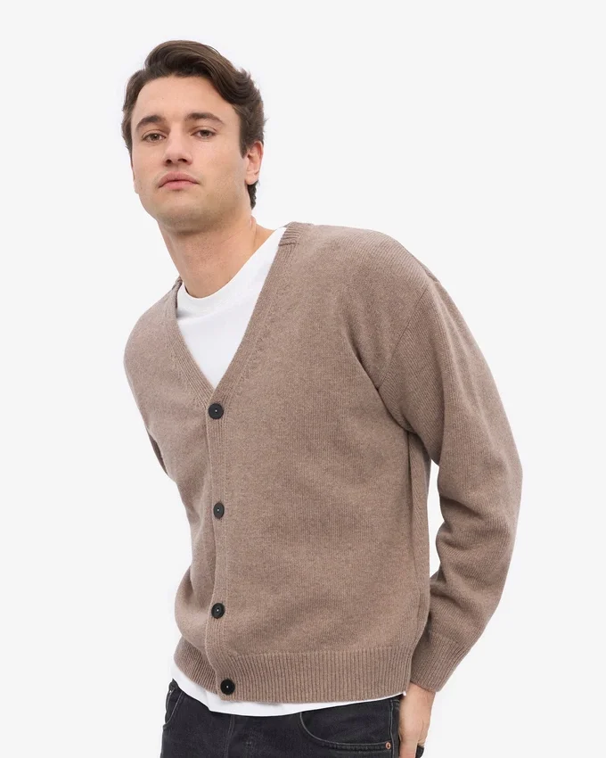 Strickjacke mit V-Ausschnitt aus Merinowolle – Warm Taupe